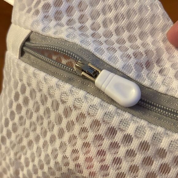 Premium White Mesh Laundry Bags (3) - Picture 3 of 4